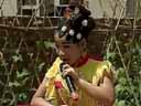 十岁红 马晓磊《家在东北》栏目农家院前表演唱二人转小帽《放风筝》